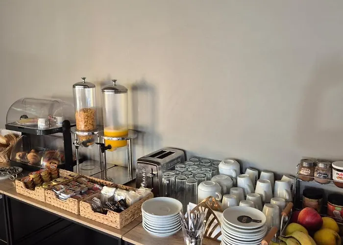 Miracastro فندق 3*